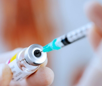 В Украине вакцинировали более половины взрослых