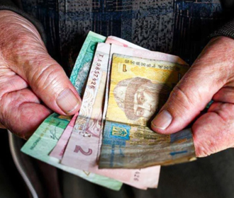 Около 300 тысяч украинцев не могут получить пенсии