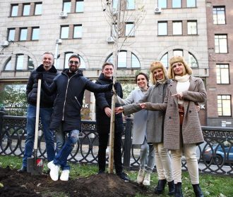 Украинские звезды и телеведущие «Интера» приняли участие в акции «Посади дерево»