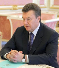 Янукович заявляет о давлении на делегатов Северодонецка