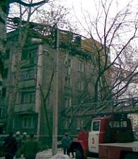 При падении крана на дом в Нижнем Новгороде погибли три человека