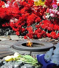 Турчинов, Кравчук, Кучма и Ющенко возложил цветы к могиле Неизвестного солдата