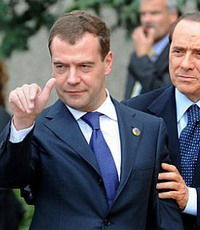 Медведев поблагодарил Берлускони за саммит