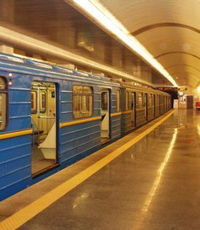 В Киеве до станции метро Васильковская проехал первый поезд
