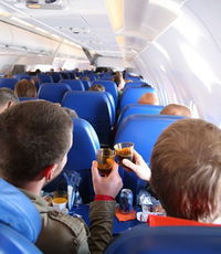 Пьяный пасажир пытался выйти из самолета над Одессой