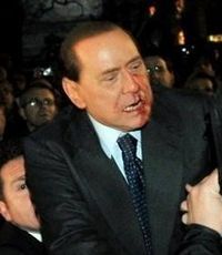 Берлускони сломали нос