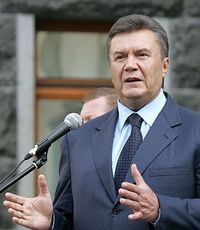 Янукович не сомневается, что Тимошенко вновь будет "обливать его грязью" на УТ-1
