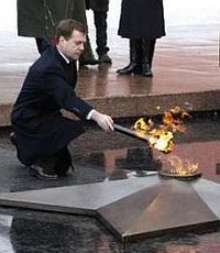 Янукович в Москве почтил память погибших в ВОВ