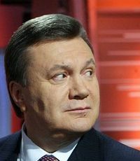 Янукович поздравил соотечественников с Днем Европы