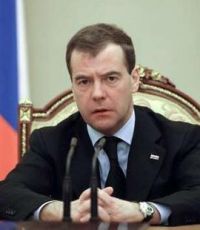Медведев: экономические проблемы придется решать жестко