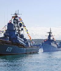 В Севастополе в честь Дня ВМФ РФ начался парад военных кораблей