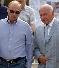 Лужков обсудит с Путиным "изящный уход"