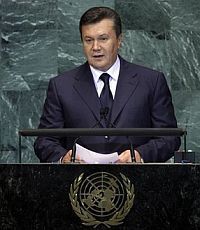 Янукович: Украина стала лучше бороться со СПИДом