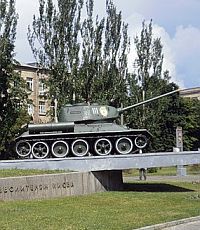 Силач сдвинул с места танк Т-34