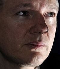Британский суд оставил основателя Wikileaks под стражей