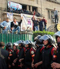 Тысячи египетских демонстрантов призывают к единству в стране