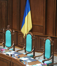 Конституционный суд 16 апреля начнет рассматривать закон о люстрации