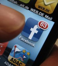 Bloomberg: Facebook остается лидером среди соцсетей