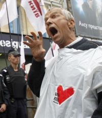 Митинг в поддержку Тимошенко требует уволить Грищенко