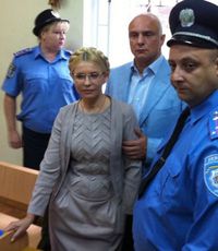 Защита Тимошенко попросит возобновить телетрансляции судебных заседаний