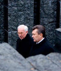 Песков отказался комментировать информацию о гражданстве РФ Януковича и Азарова