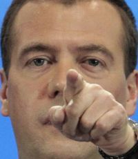 Медведев: Порошенко лично отвечает за новые жертвы на Украине