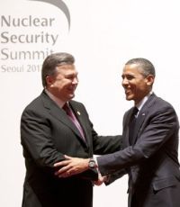 Янукович встретился с Обамой на Чикагском саммите
