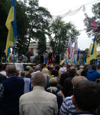 "Свободовцы", "радикалы" и "УКРОП" протестуют перед Радой
