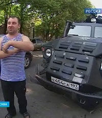 Пьяные десантники на "Тигре" протаранили несколько машин в центре Москвы