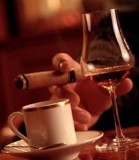 Сигареты и алкоголь "наградят" раком