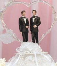 В Калифорнии запрещают слова «муж» и «жена», чтобы не огорчать геев