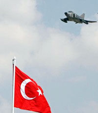Турецкие военные сбили неопознанный самолет на границе с Сирией