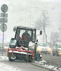 В Киеве женщина погибла под снегоуборочной машиной