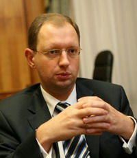 Яценюк представил своего пресс-секретаря