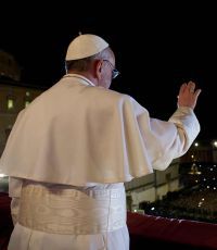 Папа римский Франциск отказался от личного лимузина