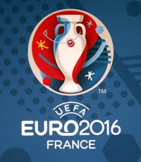 Платини вручил Олланду первый билет на ЧЕ-2016 по футболу