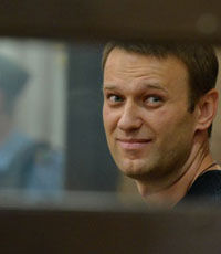 Прокуратура потребовала приговорить Навального к 10 годам колонии