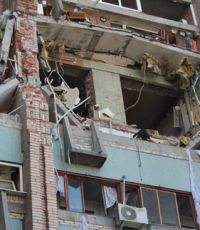 Поврежденный взрывом дом в Луганске отремонтируют до холодов