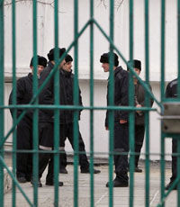 В Одесской колонии двое заключенных захватили в заложники прапорщика
