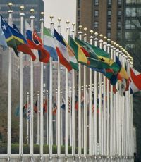 Лавров: в ООН должны признать недопустимость незаконной смены власти