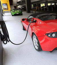 Tesla показала зарядку в виде робозмеи