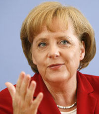 Олланд и Меркель назвали отвратительными события на Украине