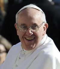Папа Франциск собрал толпу , заехав в оптику