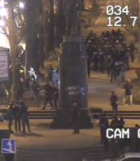 У памятника Ленину в Киеве потасовки между "свободовцами" и правоохранителями