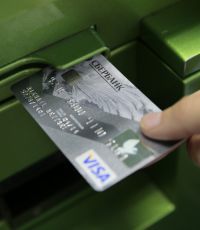 Милиция расследует ночные взрывы у двух отделений "Сбербанка России" по статье "Хулиганство"