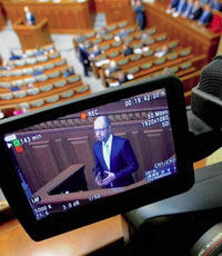 Яценюк попросил Раду принять его отставку