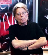 Стивен Кинг призвал губернатора Мэна извиниться