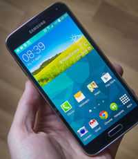 Samsung представил два флагманских смартфона (видео)