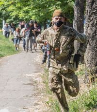 Ополченцы выложили в сеть видео допроса попавших в плен украинских разведчиков (видео)