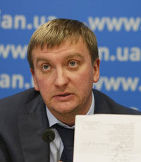 Петренко: решение суда о возобновлении дела в отношении Яценюка – это месть